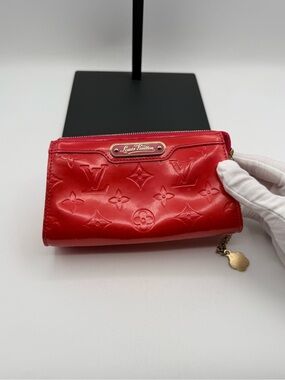 Louis Vuitton Small Vernis Clutch pouch